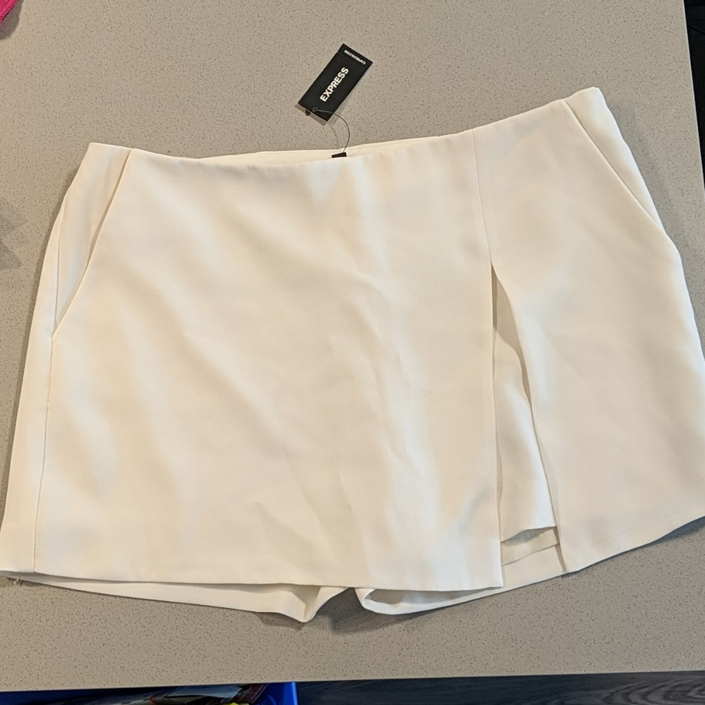 White mini skort - Picture 1 of 6